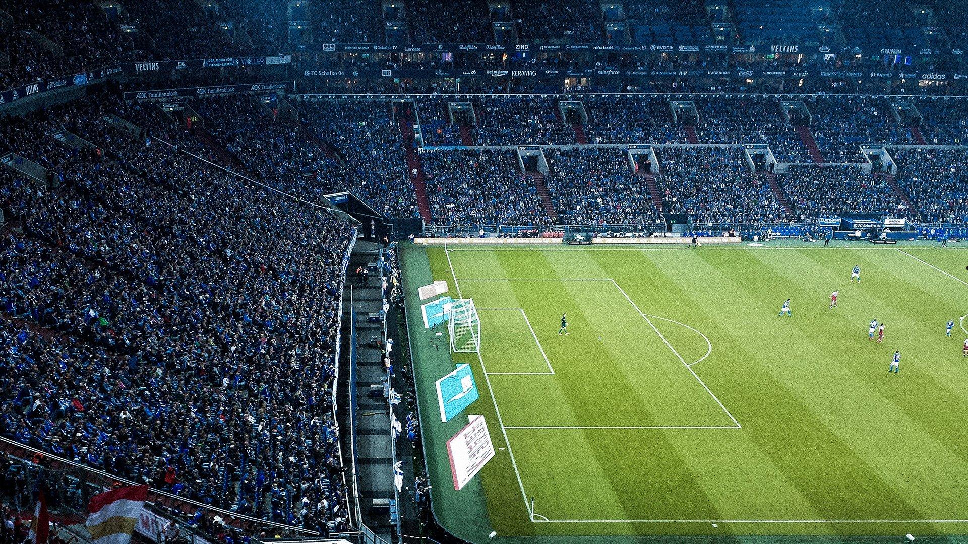 西甲焦点战，皇马3-1逆转巴萨，贝林厄姆双响领跑射手榜