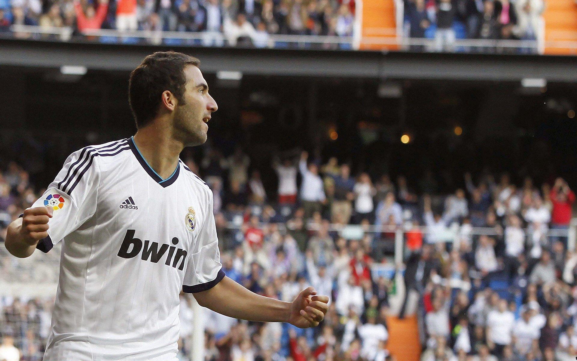 李楠国家队执教高光时刻回顾，球员时代亦是球场狠角色