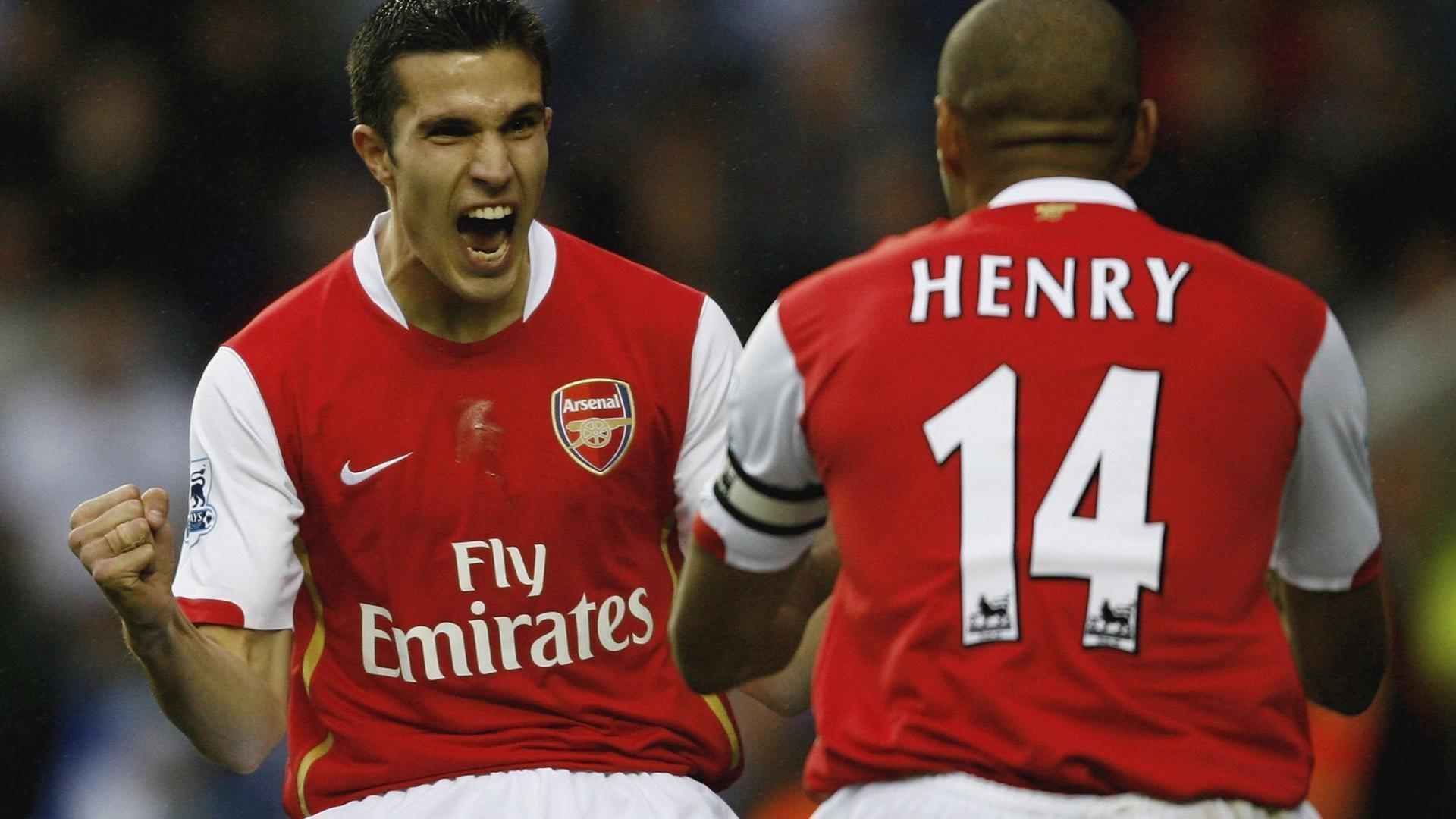 弗兰克盛赞西蒙斯英超适应进程,他的表现令人欣喜,强度适应是关键