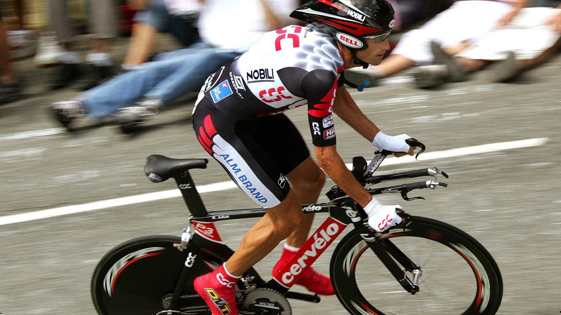 足坛常青树谱写传奇,21世纪五大联赛最年长进球榜揭晓,红黑军团三人闪耀,伊布独占鳌头